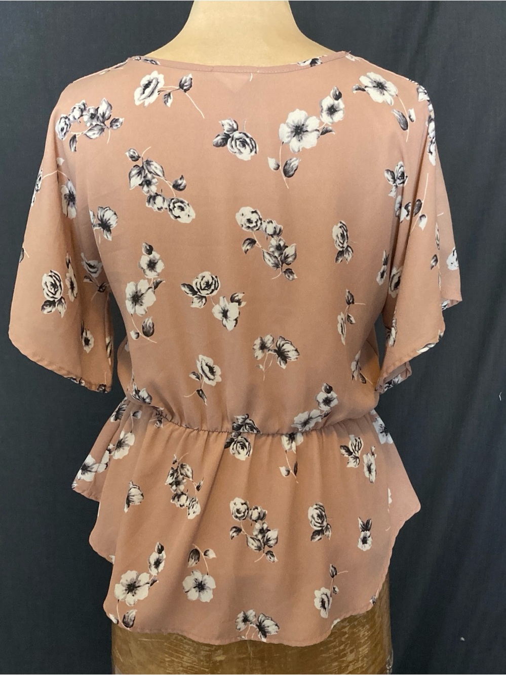 Vintage 90s Sienna Sky Floral Peplum V‑Neck Blouse in Dusty Pink - Picture 3 of 12
